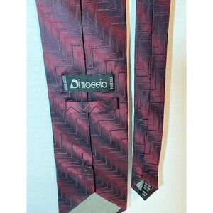 Di Mossio Mens Silk Necktie Burgundy Black Geometric Chevron Hand Made Tie